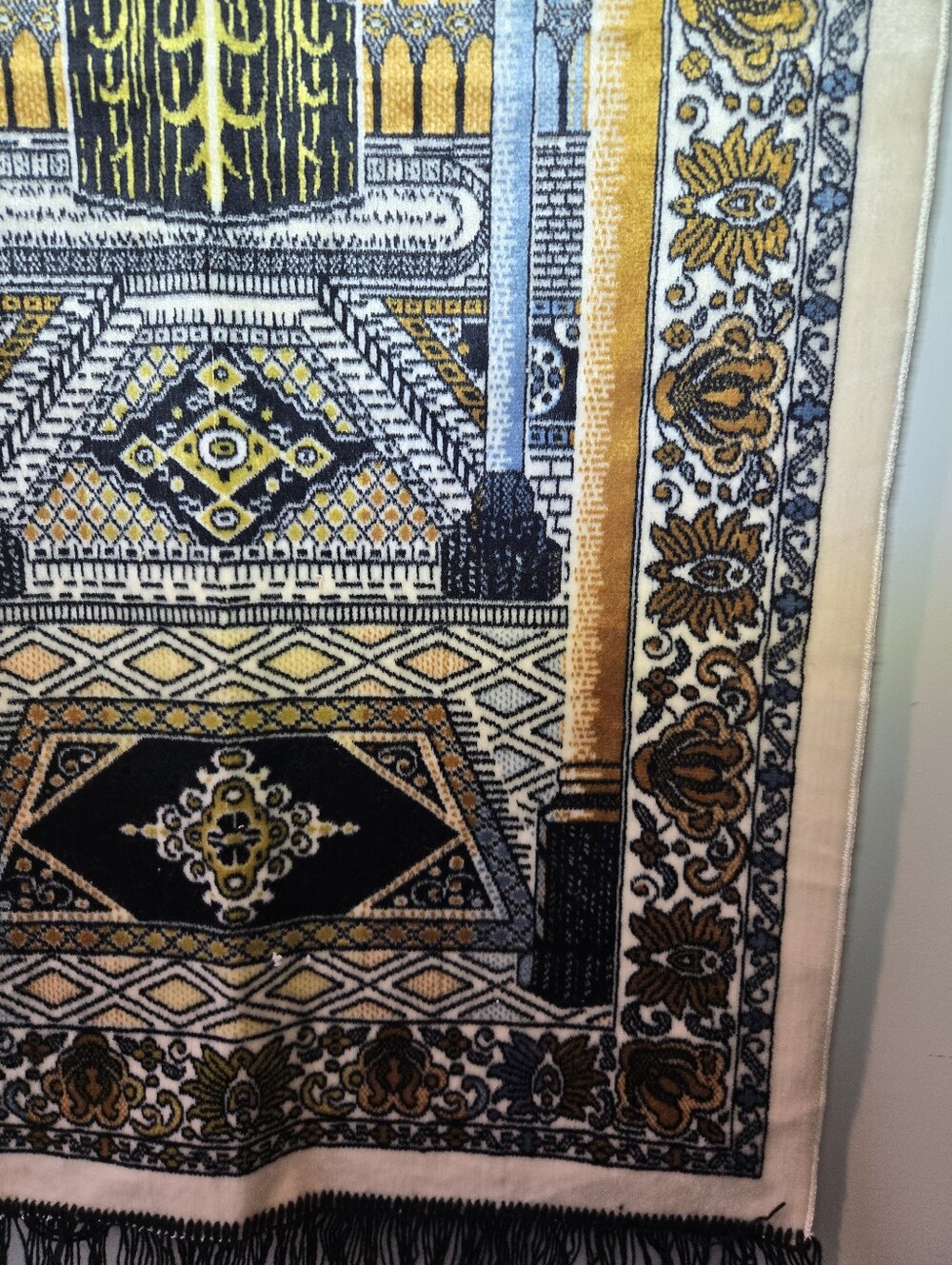 Turkish Prayer Rug Plush Fringed 42"x25" - Picture 3 of 7